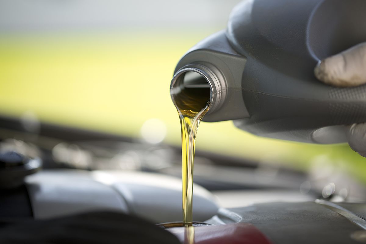 High-quality motor oil 05w30